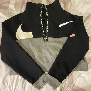 Nike Pro Cropped Half-Zip